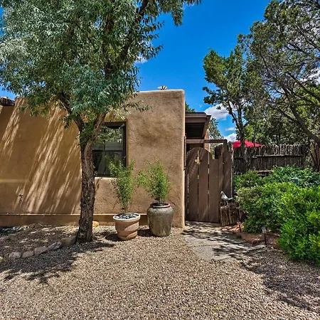 Modern W/ Charm < 2 Mi To Plaza Holiday home *