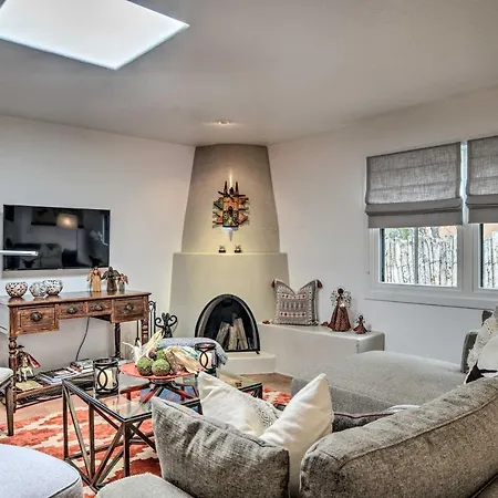 Modern W/ Charm < 2 Mi To Plaza