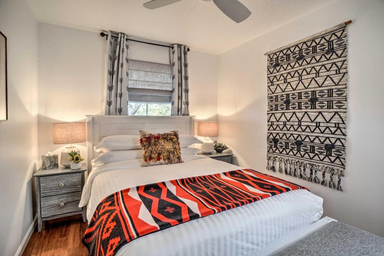 Modern Bungalow With Charm Less Than 2 Mi To Plaza
