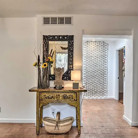 Modern W/ Charm < 2 Mi To Plaza *
