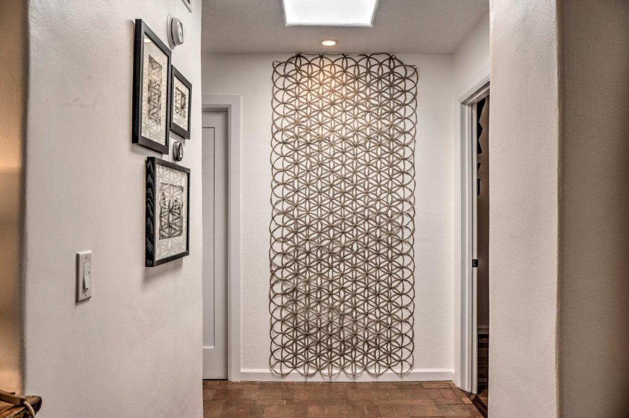 Modern With Charm Less Than 2 Mi To Plaza Apartment